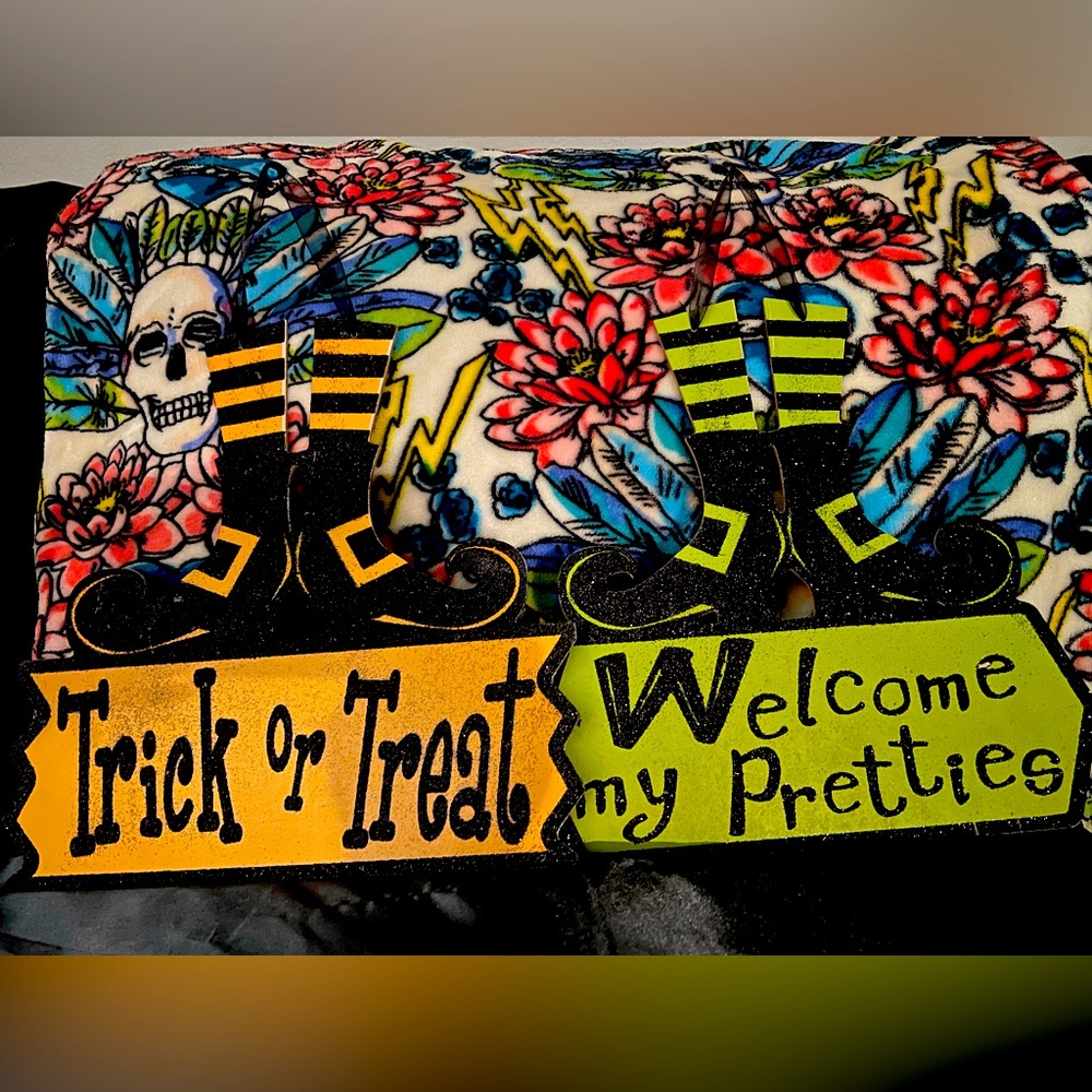 Wall decor - halloween decorative signs(pair)